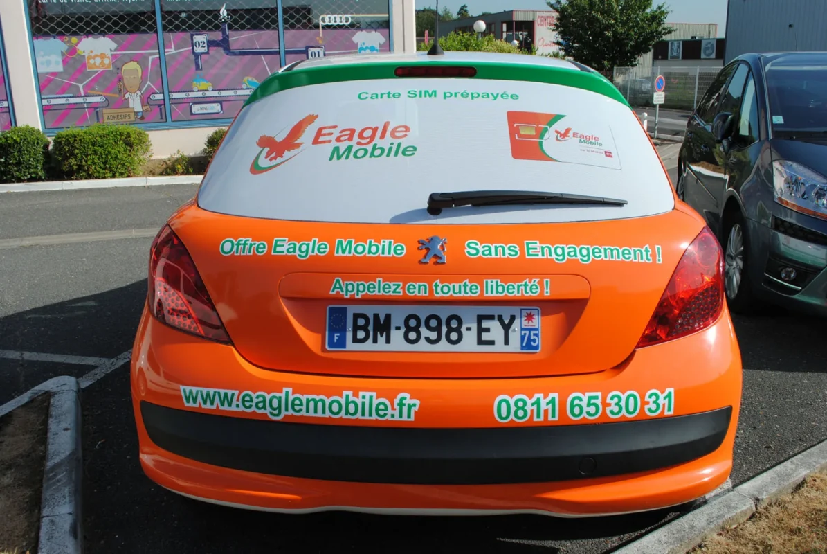Marquage adhésif confortable MACTAC et adhésif micro-perforé sur citadine